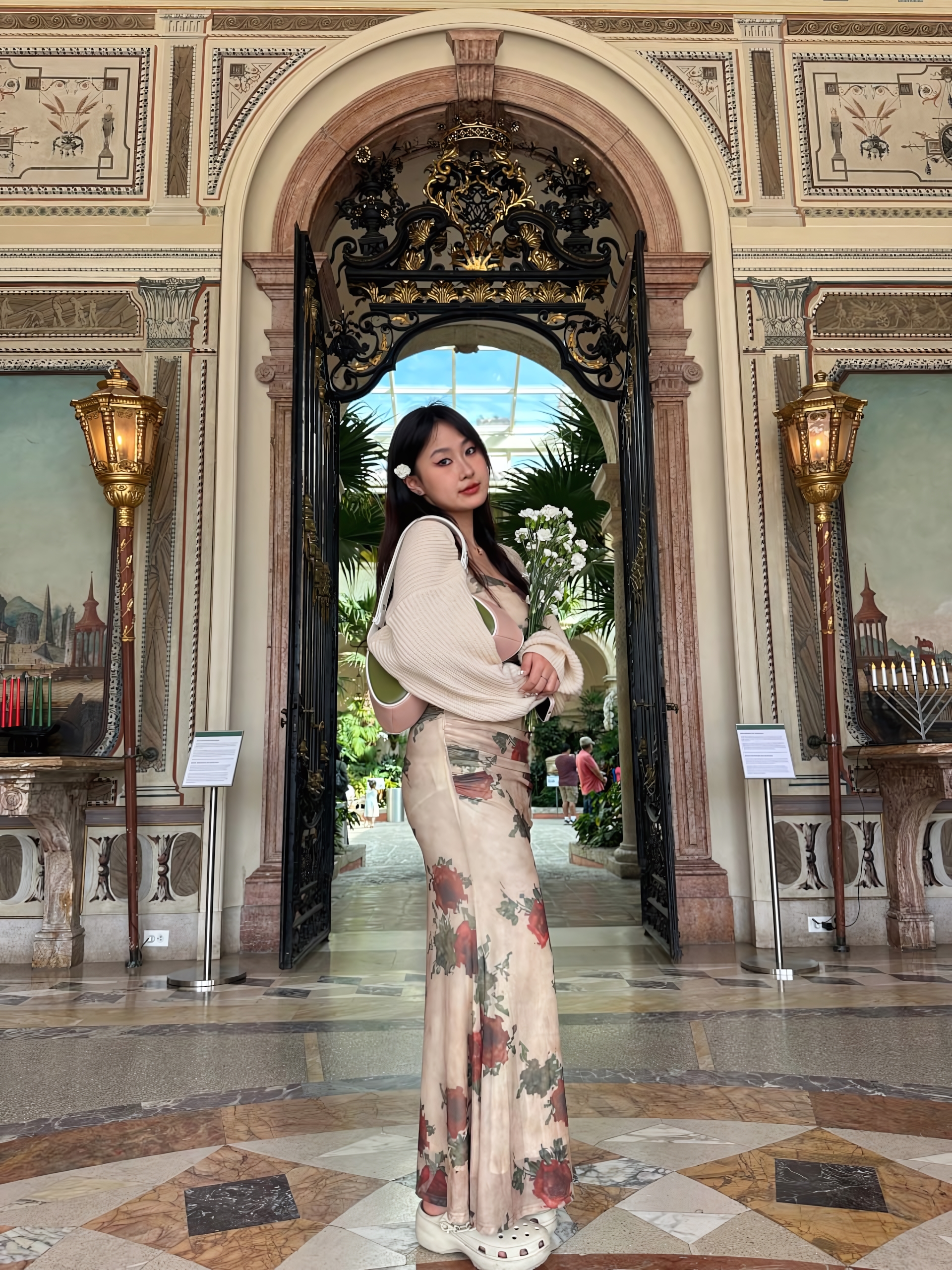 湖南省长沙市芙蓉区五一大道挨操的大奶妹 (20).jpg